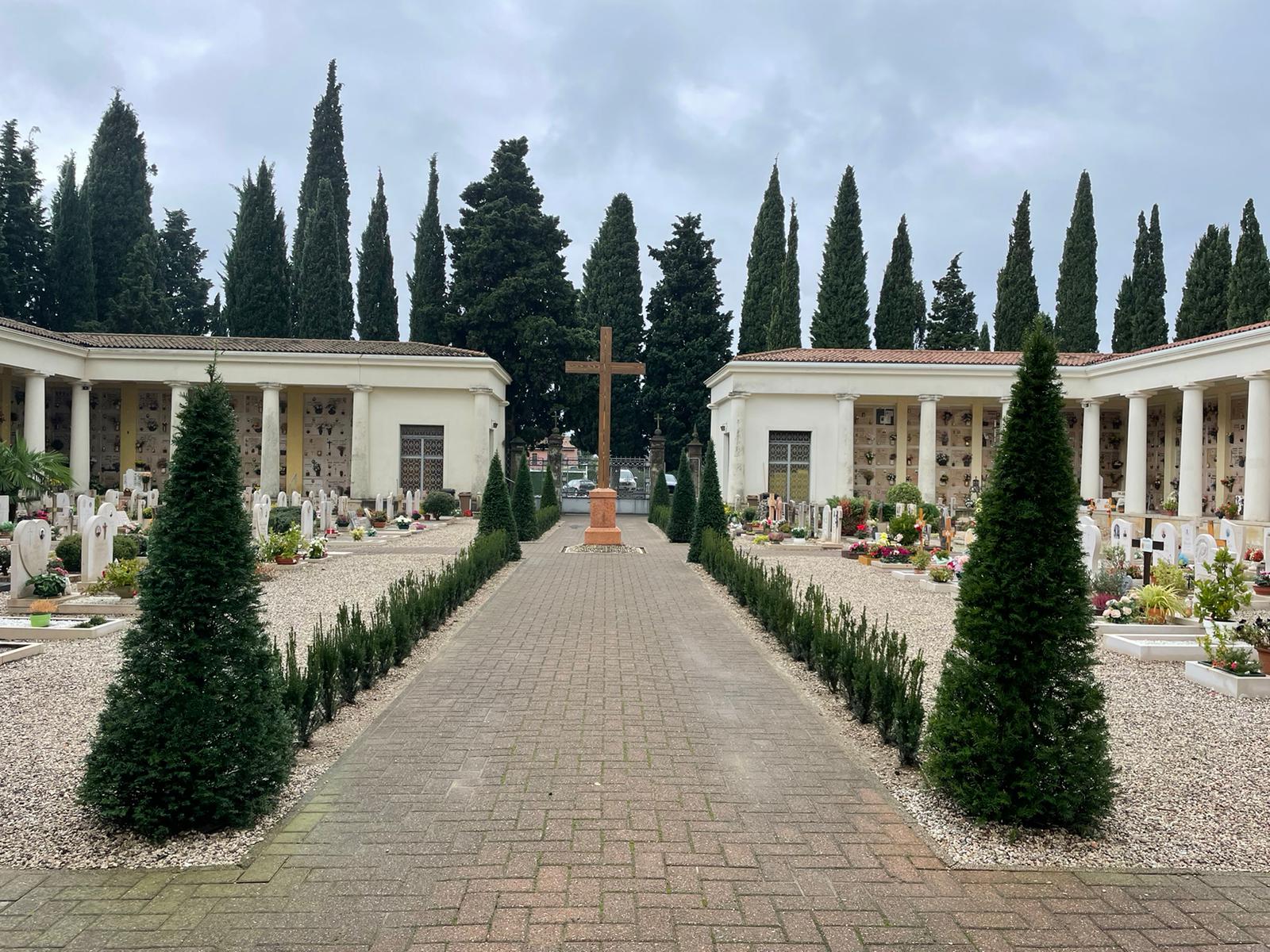 Cimitero di Bardolino: manutenzioni e aiuole nuove