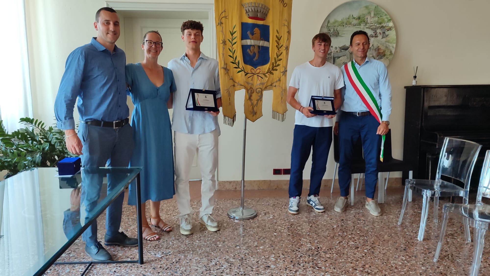 Due sportivi (e studenti modello) premiati in Comune